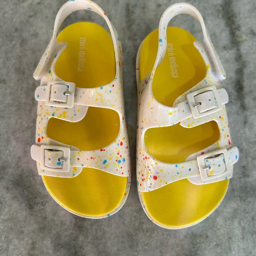 Mini Melissa brighten up